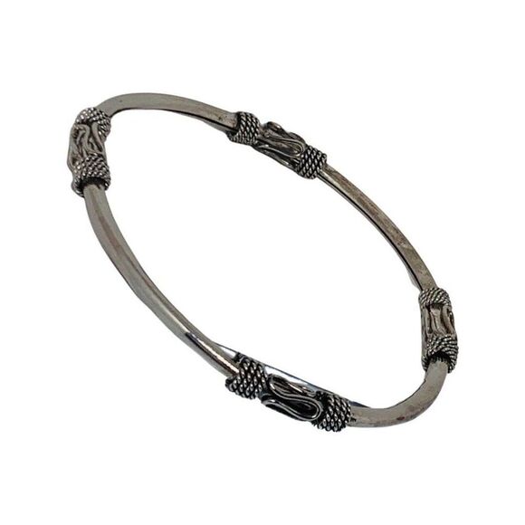 Vintage Crown Filigree Swirl Silver Tone Bangle Bracelet Size 8in - Picture 2 of 5